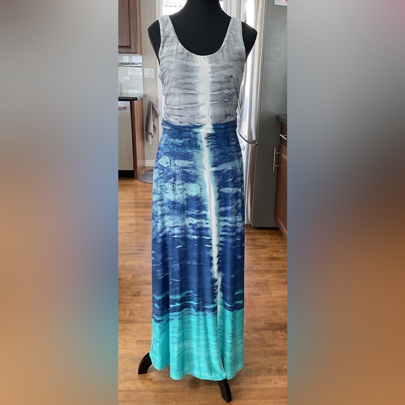 VENUS Dresses & Skirts - Venus Maxi Sundress